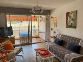 Confort absolu à Sanary, l'appart de la mer, tout à pied, le port, la plage, clim et garage